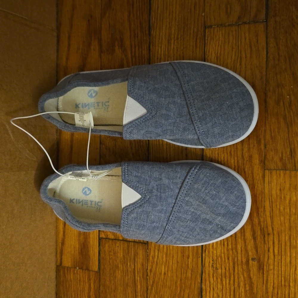 Kinetic Girls' Shoes in Size 2